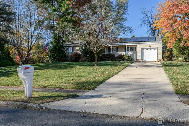 $399,900 | 4 Hickory Hill Drive, Ewing, NJ 08618