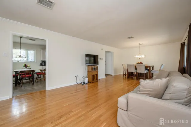 $399,900 | 4 Hickory Hill Drive, Ewing, NJ 08618