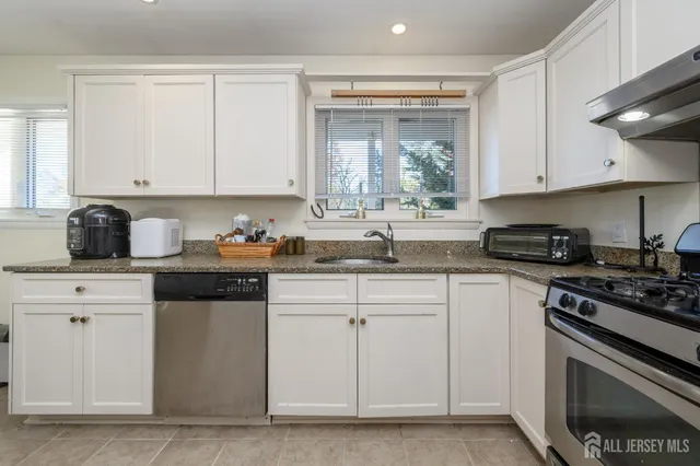 $399,900 | 4 Hickory Hill Drive, Ewing, NJ 08618