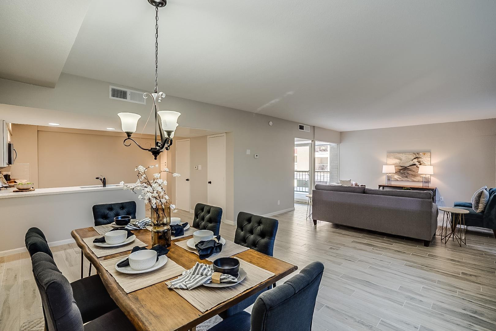 351 East Thomas Road, Unit D201 Phoenix, AZ 85012 - Photo 11 of 38 Photo #11