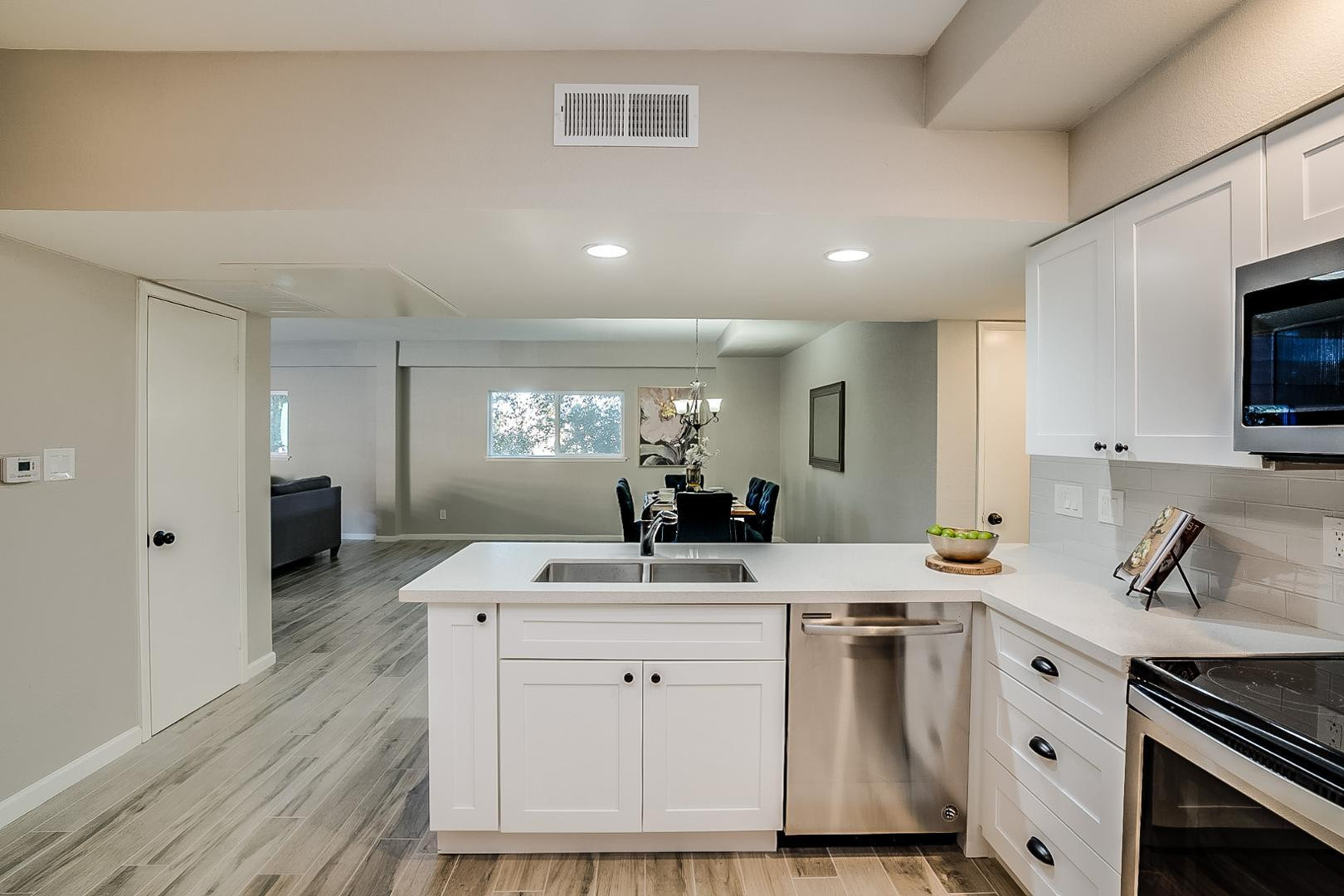 351 East Thomas Road, Unit D201 Phoenix, AZ 85012 - Photo 18 of 38 Photo #19