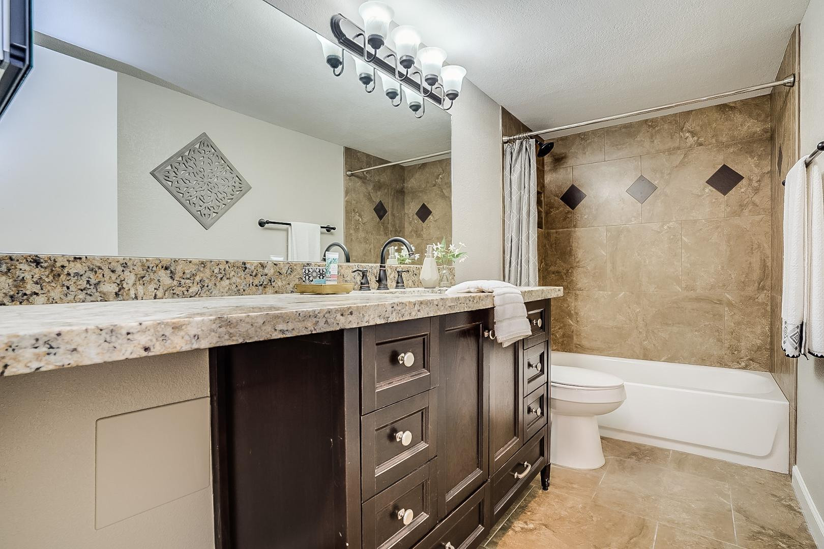 351 East Thomas Road, Unit D201 Phoenix, AZ 85012 - Photo 22 of 38 Photo #23