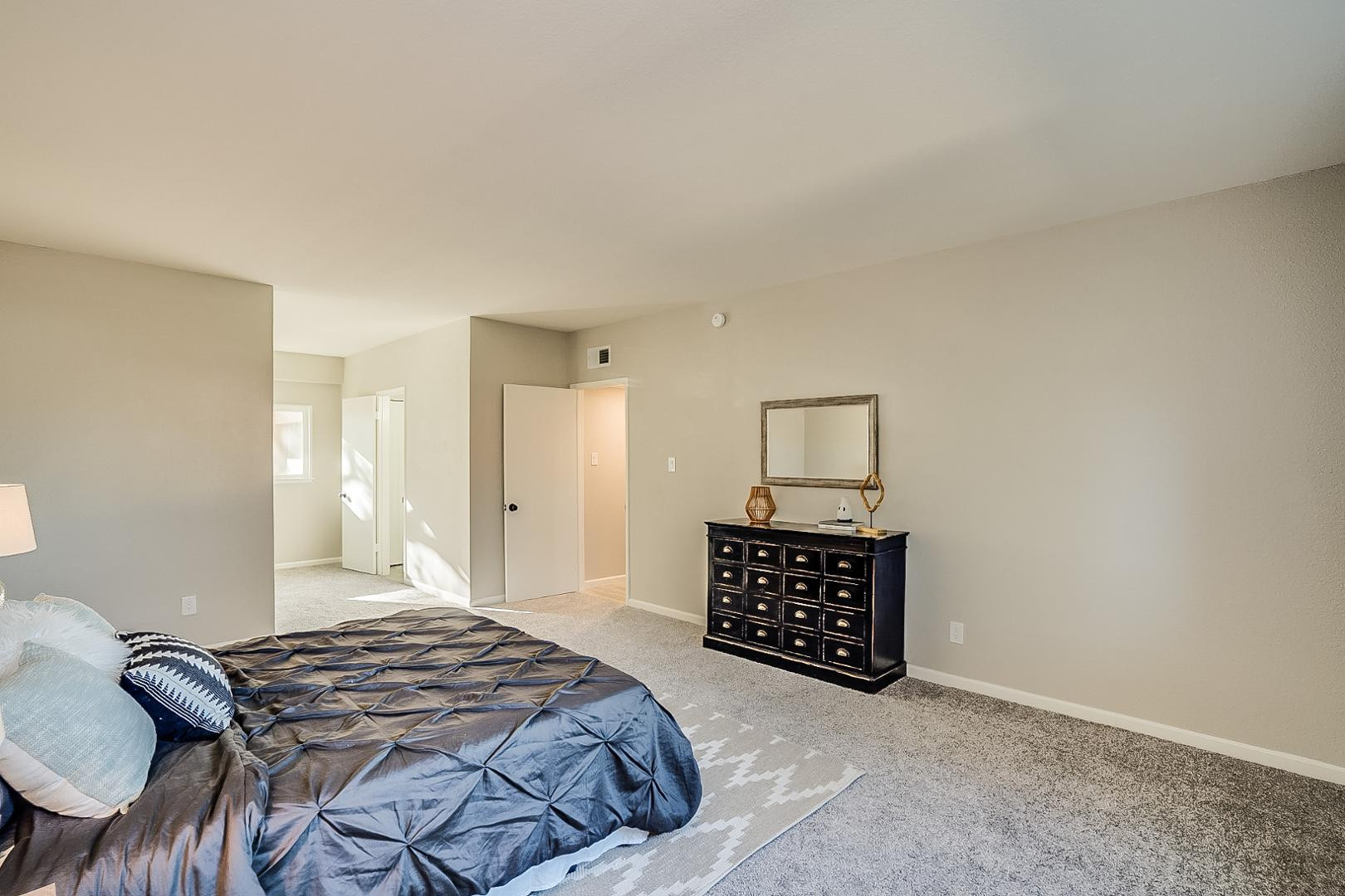 351 East Thomas Road, Unit D201 Phoenix, AZ 85012 - Photo 32 of 38 Photo #33