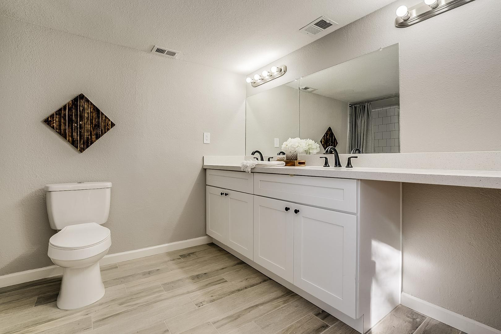 351 East Thomas Road, Unit D201 Phoenix, AZ 85012 - Photo 37 of 38 Photo #40