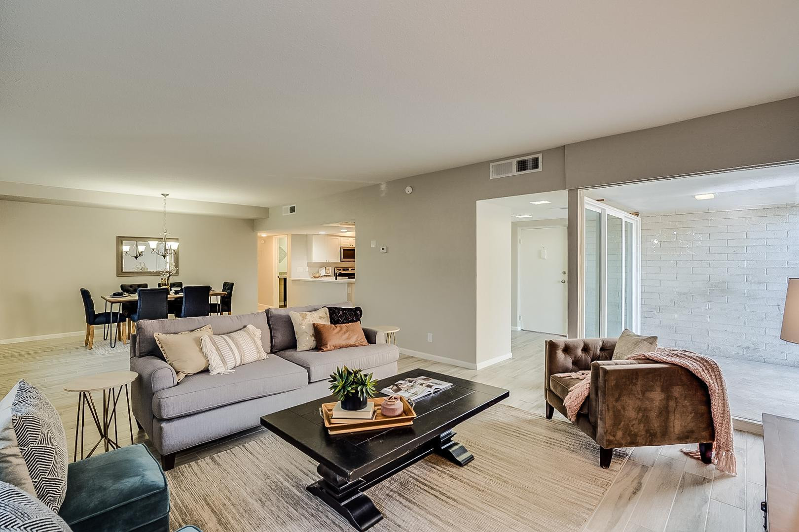 351 East Thomas Road, Unit D201 Phoenix, AZ 85012 - Photo 8 of 38 Photo #8