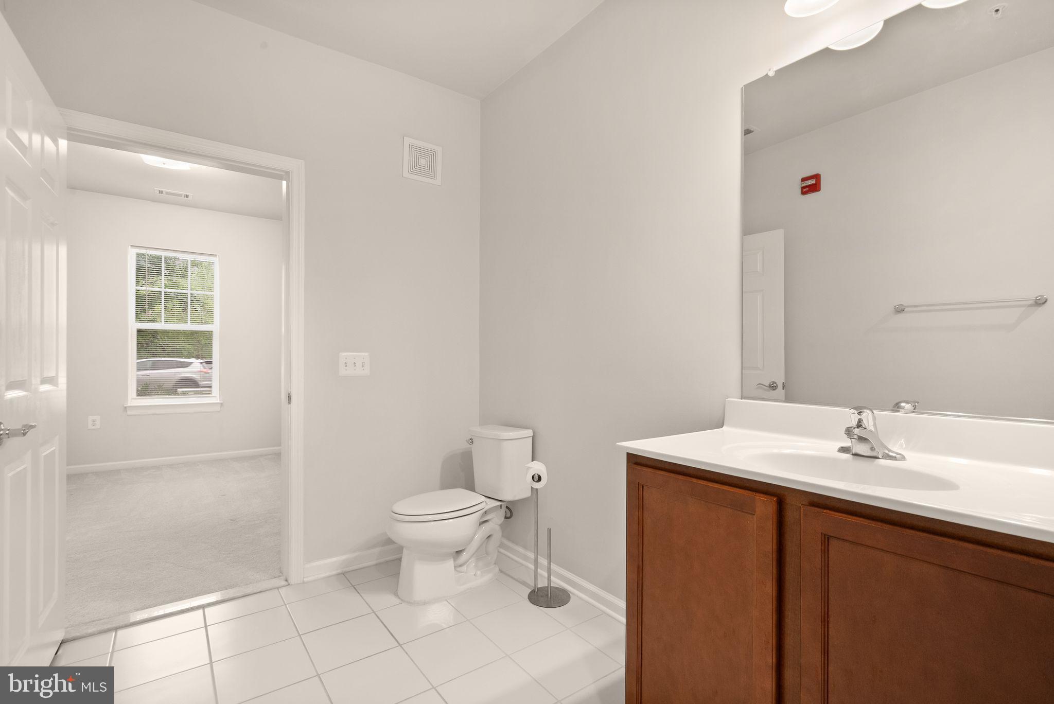 20610 Hope Spring Terrace, Unit 104 Ashburn, VA 20147 - Photo 22 of 38 Full Bathroom