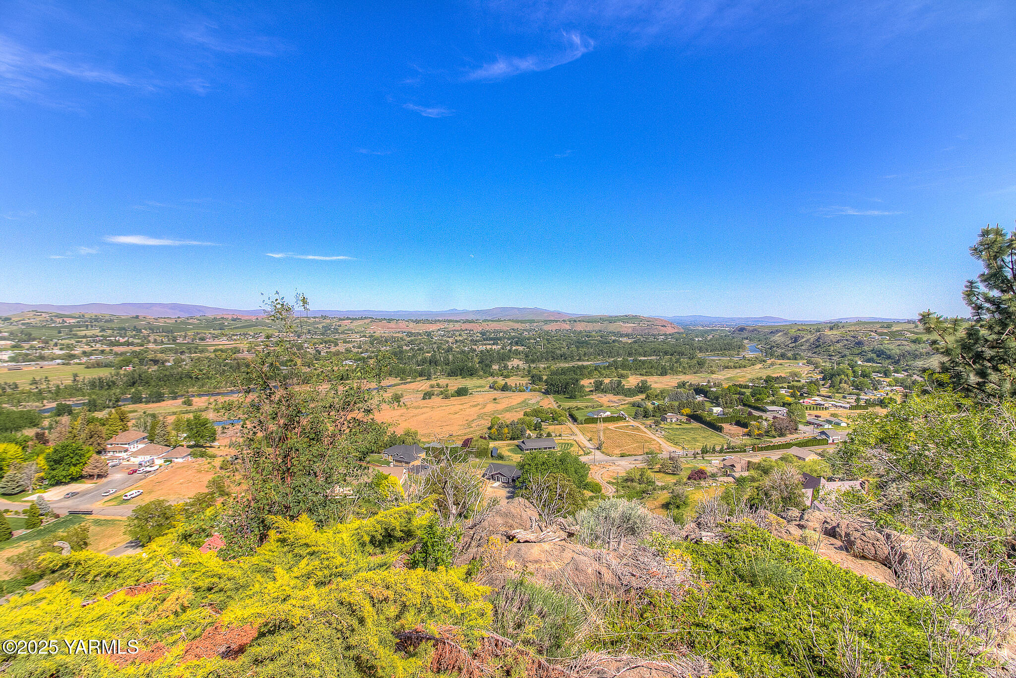 541 Basalt Springs Way Yakima, WA 98908 - Photo 17 of 51 a view of city and ocean
