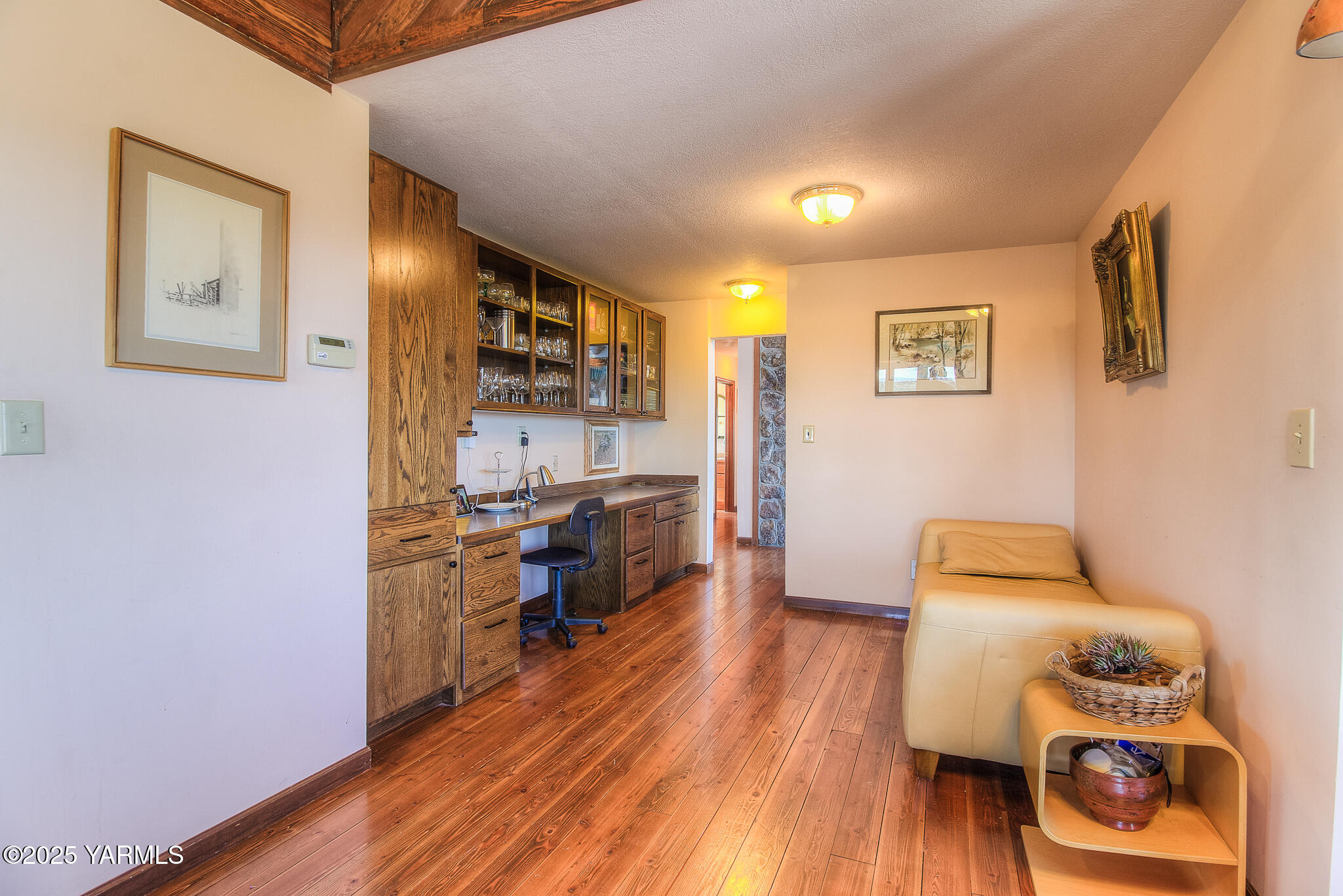 541 Basalt Springs Way Yakima, WA 98908 - Photo 22 of 51 a room with furniture and wooden floor