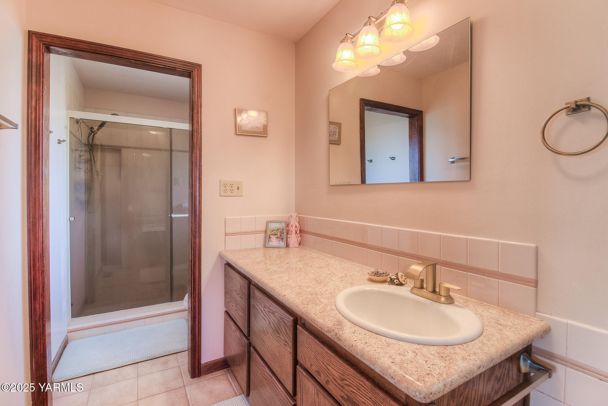 541 Basalt Springs Way Yakima, WA 98908 - Photo 28 of 51 a bathroom with a granite countertop sink mirror and vanity