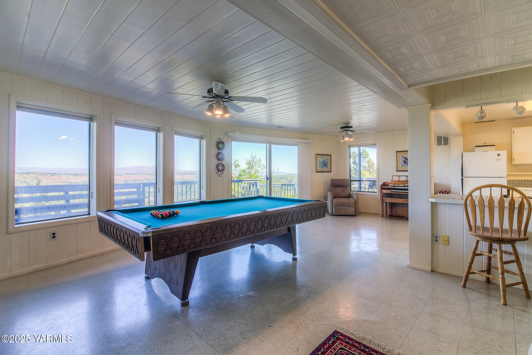 541 Basalt Springs Way Yakima, WA 98908 - Photo 33 of 51 a room with pool table equipment and a window