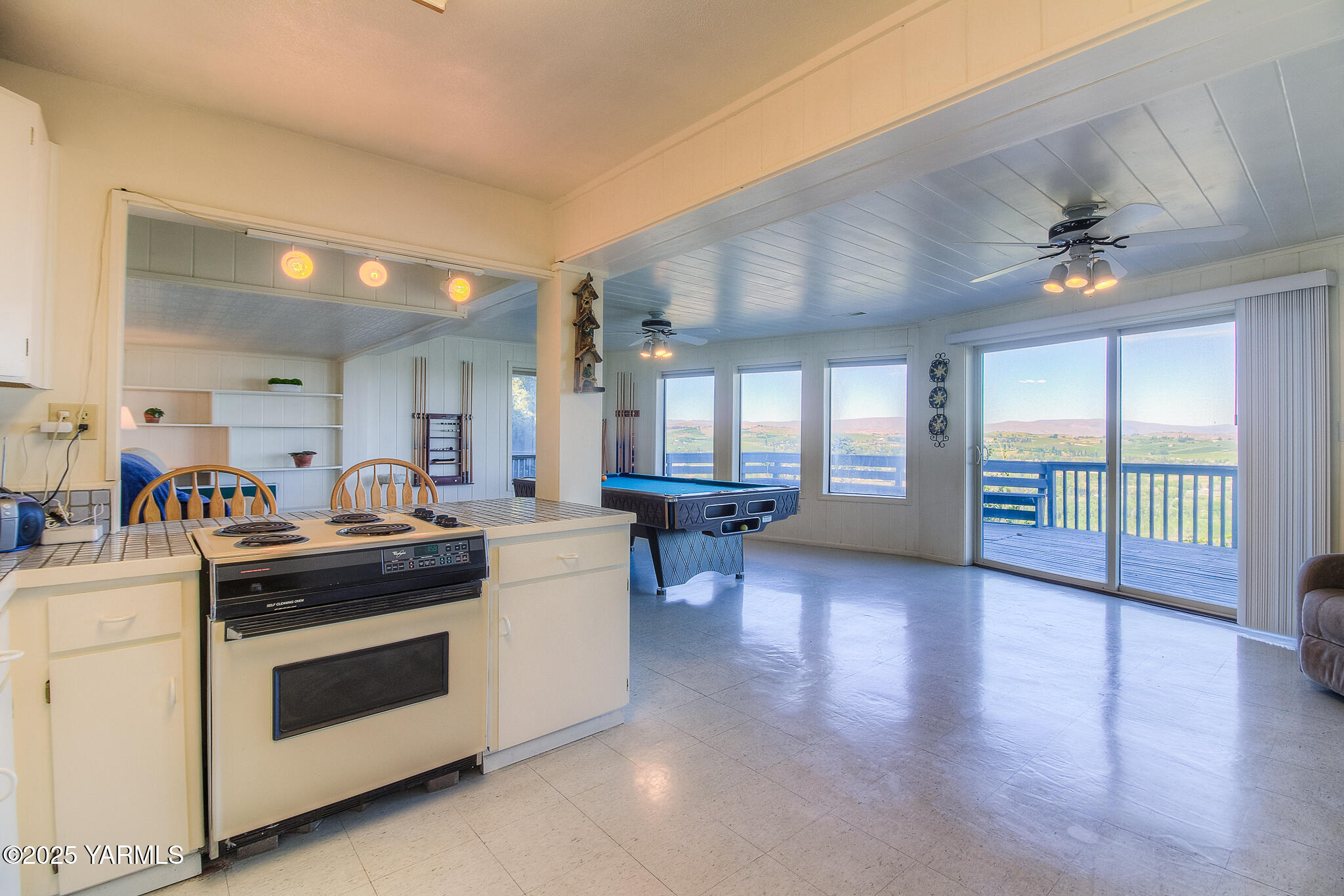 541 Basalt Springs Way Yakima, WA 98908 - Photo 34 of 51 a view of a living room kitchen and a stove