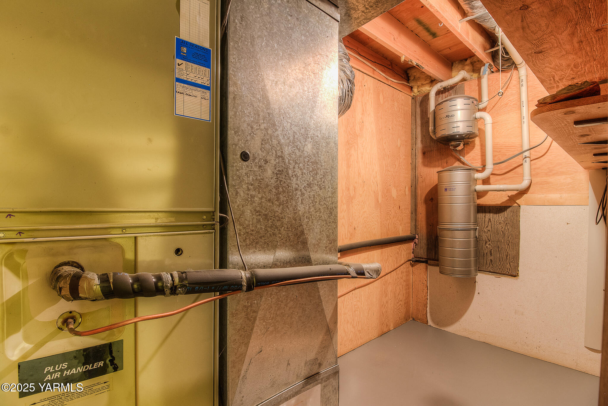 541 Basalt Springs Way Yakima, WA 98908 - Photo 44 of 51 a close up of a storage & utility room