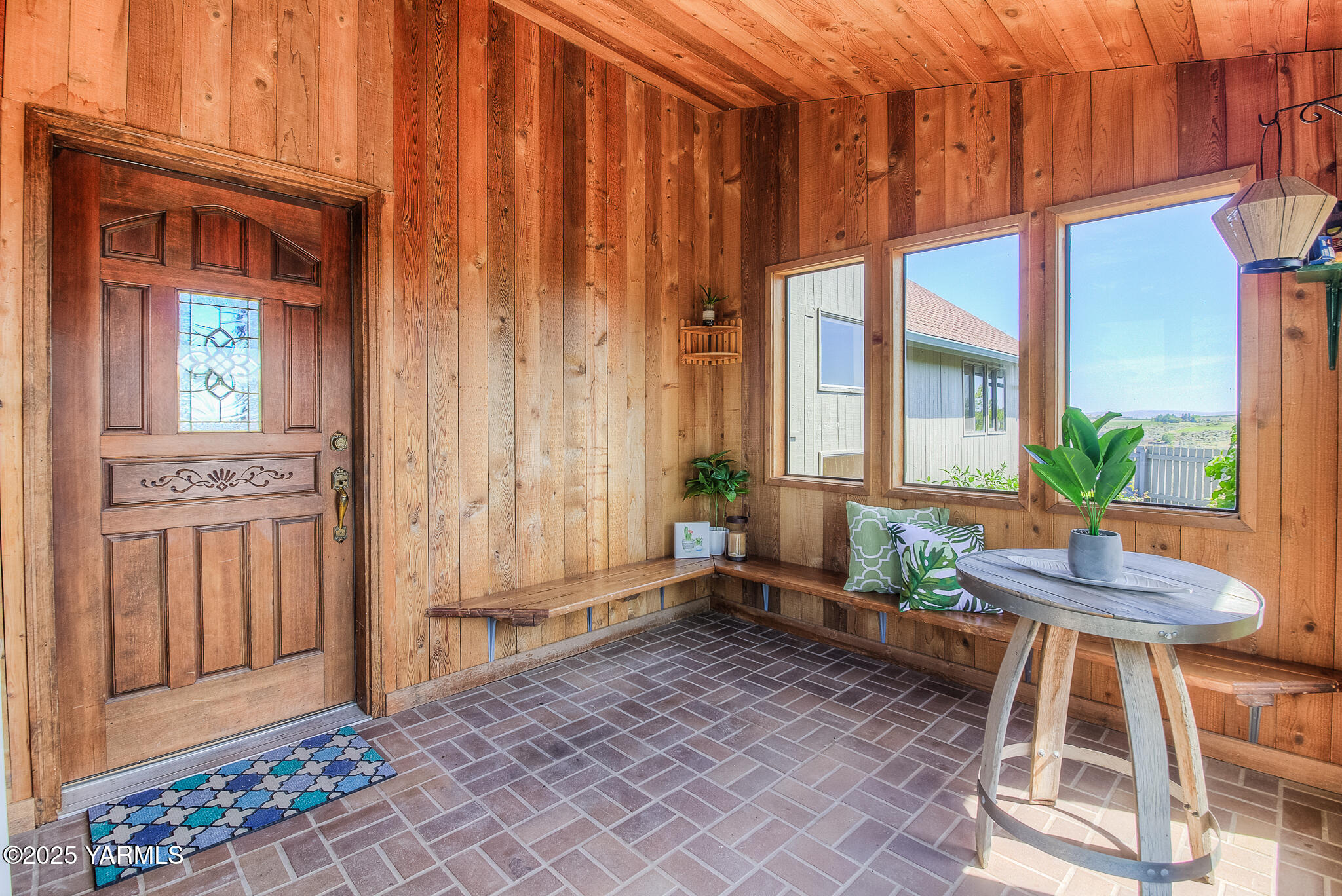 541 Basalt Springs Way Yakima, WA 98908 - Photo 45 of 51 a backyard of a house with table and chairs