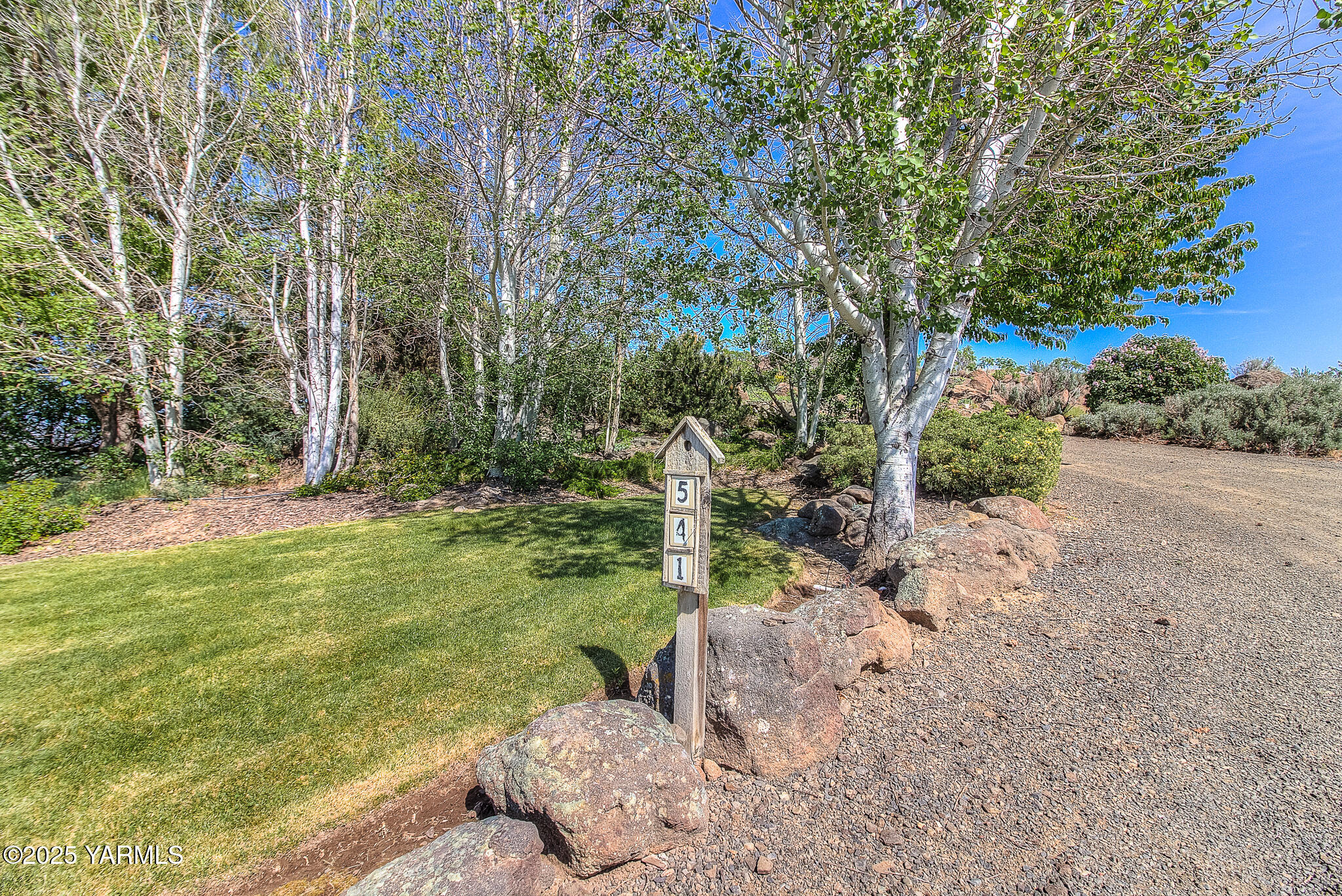 541 Basalt Springs Way Yakima, WA 98908 - Photo 48 of 51 a backyard of a house with lots of green space