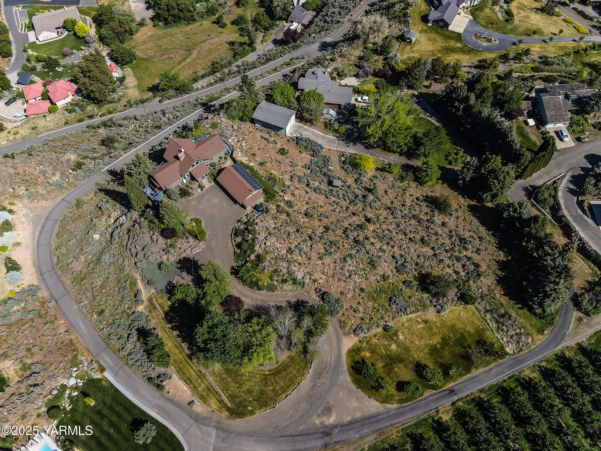 541 Basalt Springs Way Yakima, WA 98908 - Photo 51 of 51 a view of a garden with plants