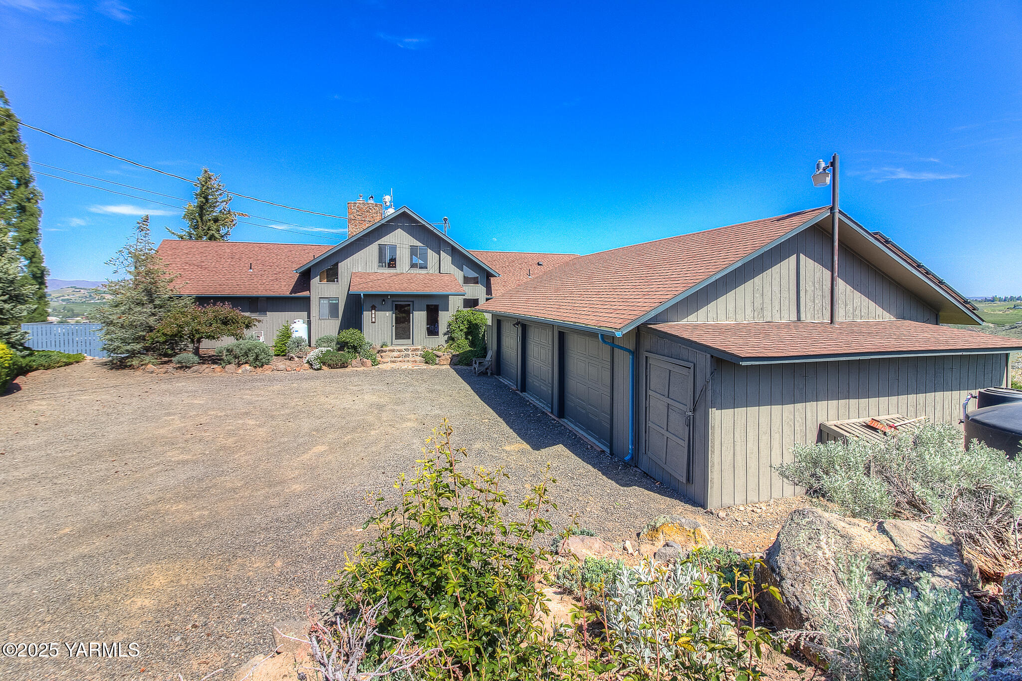541 Basalt Springs Way Yakima, WA 98908 - Photo 8 of 51 a front view of a house with a yard