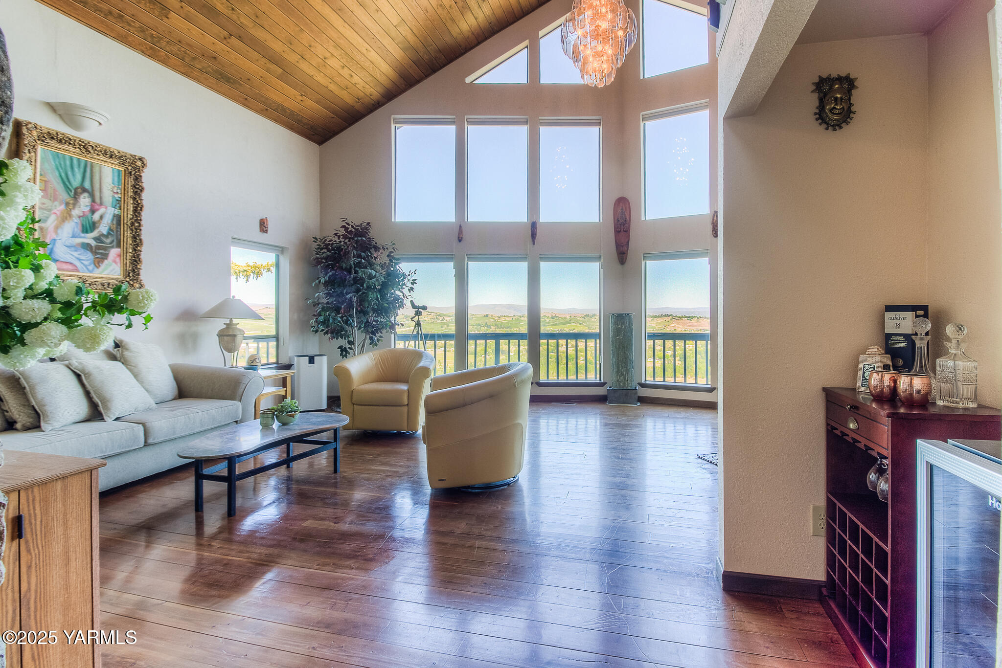 541 Basalt Springs Way Yakima, WA 98908 - Photo 10 of 51 a living room with furniture and a large window