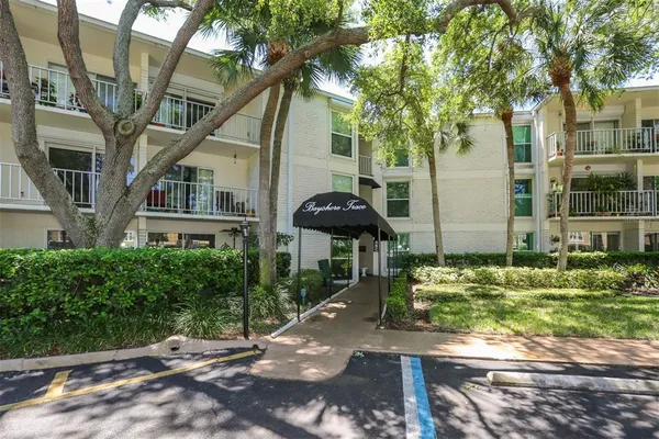 $2,300 | 3325 Bayshore Boulevard, Unit E34, Tampa, FL 33629