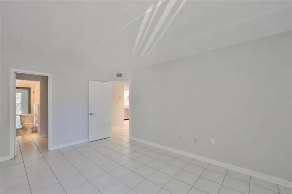 $2,300 | 3325 Bayshore Boulevard, Unit E34, Tampa, FL 33629