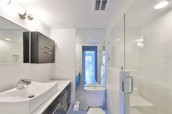 $2,300 | 3325 Bayshore Boulevard, Unit E34, Tampa, FL 33629