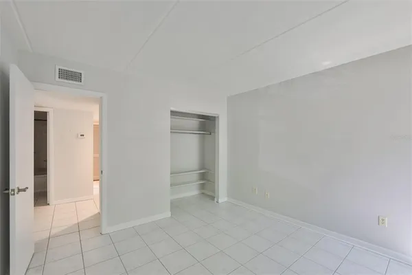 $2,300 | 3325 Bayshore Boulevard, Unit E34, Tampa, FL 33629