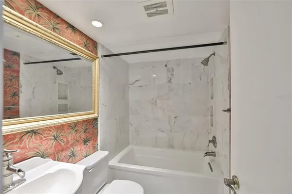 $2,300 | 3325 Bayshore Boulevard, Unit E34, Tampa, FL 33629