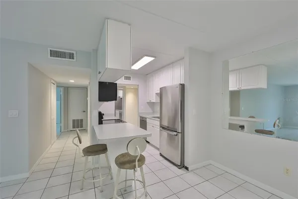 $2,300 | 3325 Bayshore Boulevard, Unit E34, Tampa, FL 33629