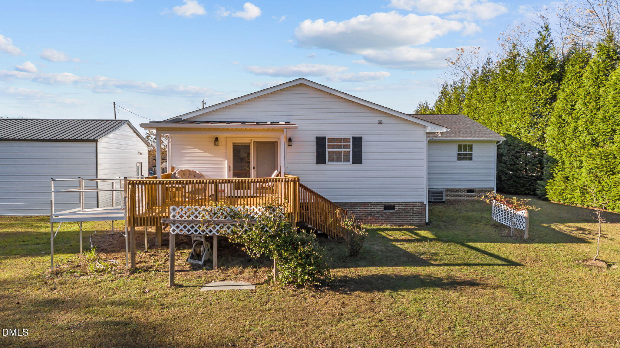 353 North Pleasant Coates Road Benson, NC 27504 - Photo 11 of 53