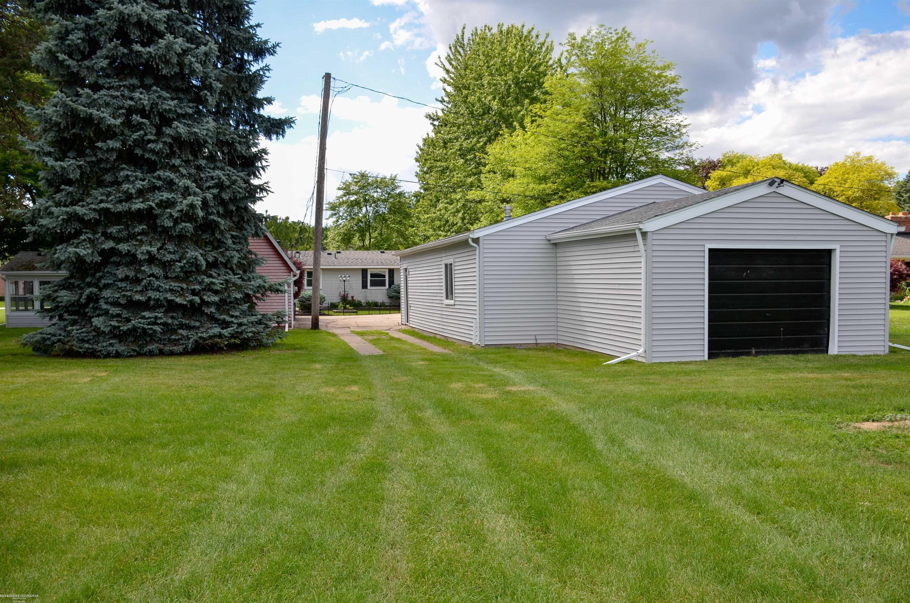50400 Fairchild Road New Baltimore, MI 48051 - Photo 16 of 36