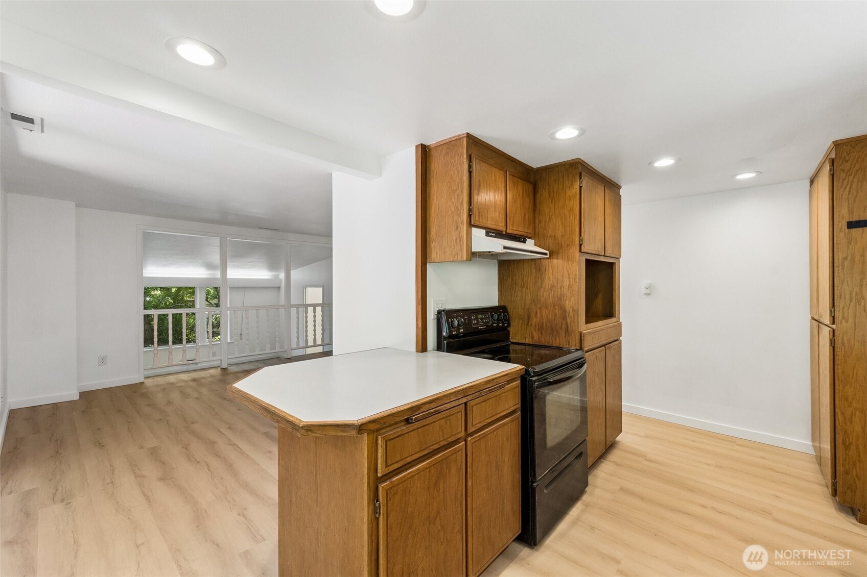 7629 236th Street Southwest Edmonds, WA 98026 - Photo 10 of 39