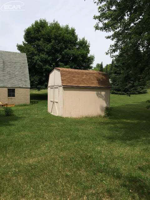 10459 North Bray Road Clio, MI 48420 - Photo 7 of 45 20445816-6.JPG