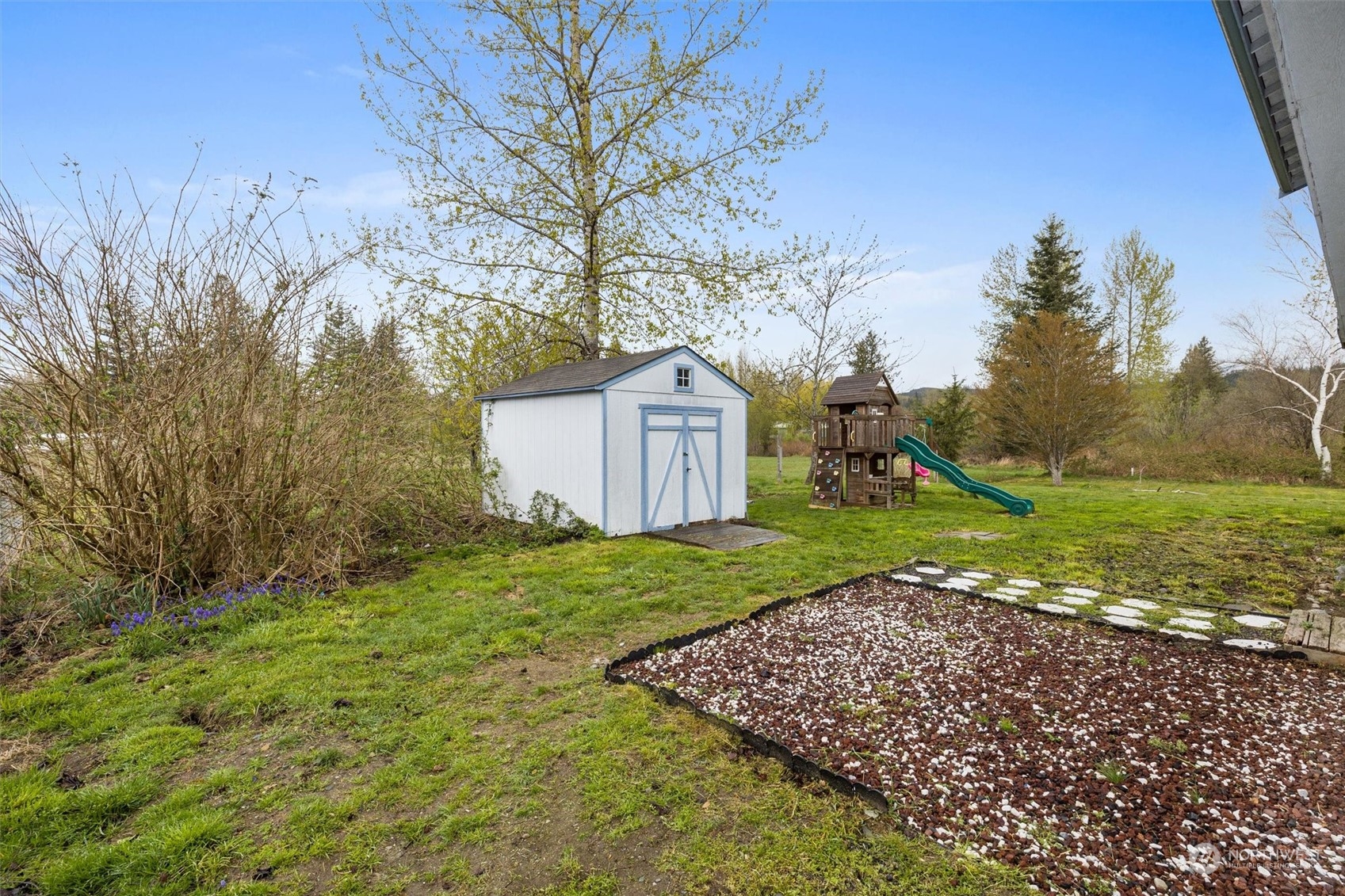 219 Nugget Road Gold Bar, WA 98251 - Photo 27 of 39 a backyard of a house with lots of green space