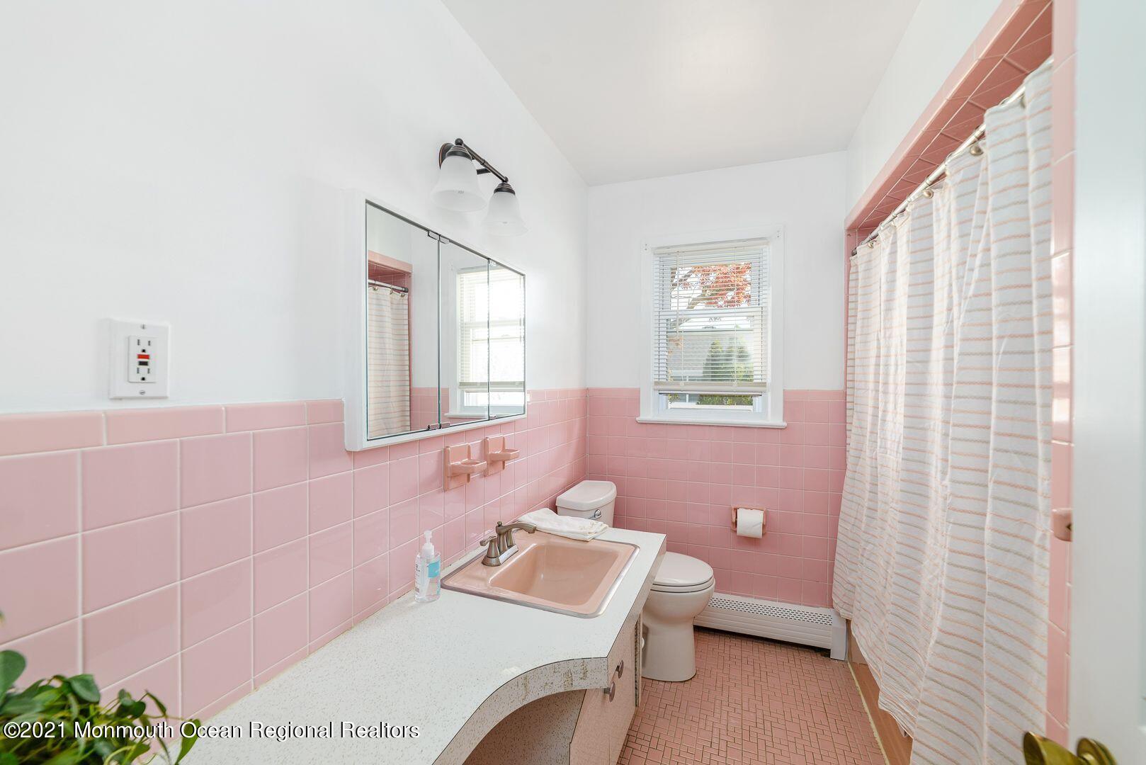 125 Jordan Road Brick, NJ 08724 - Photo 13 of 28 a bathroom with a sink a toilet and a mirror