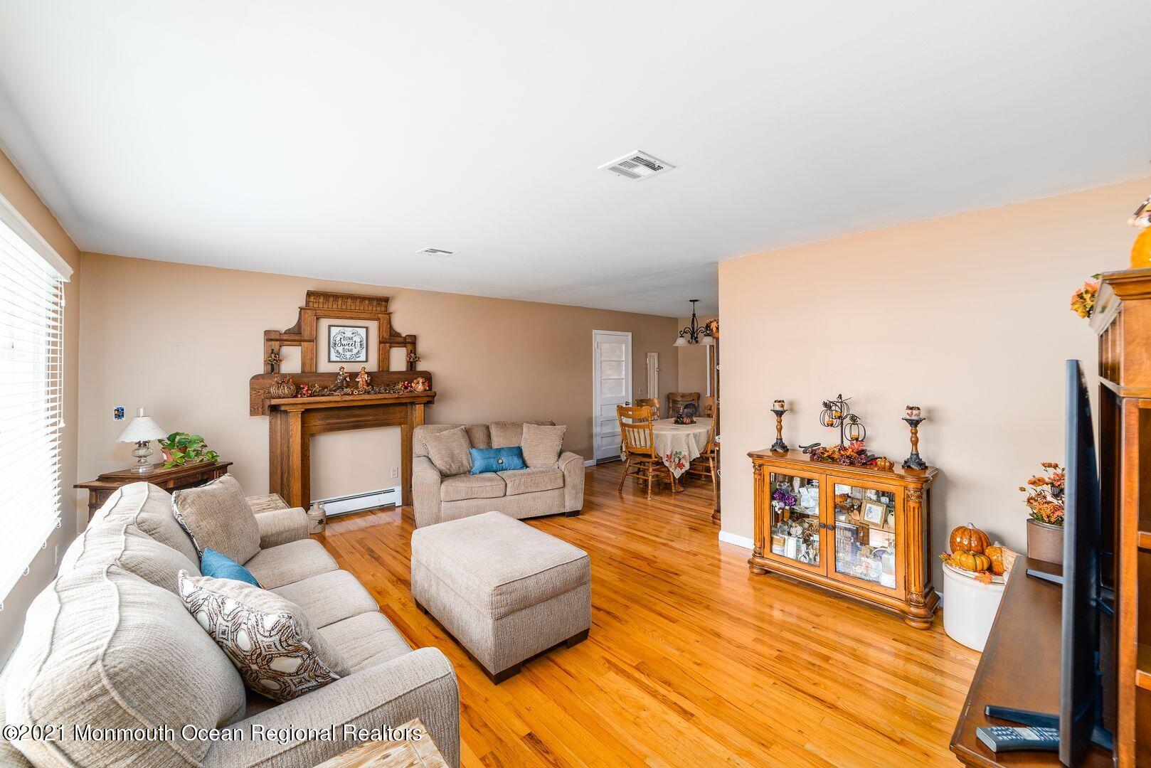 125 Jordan Road Brick, NJ 08724 - Photo 5 of 28 a living room with furniture and a table