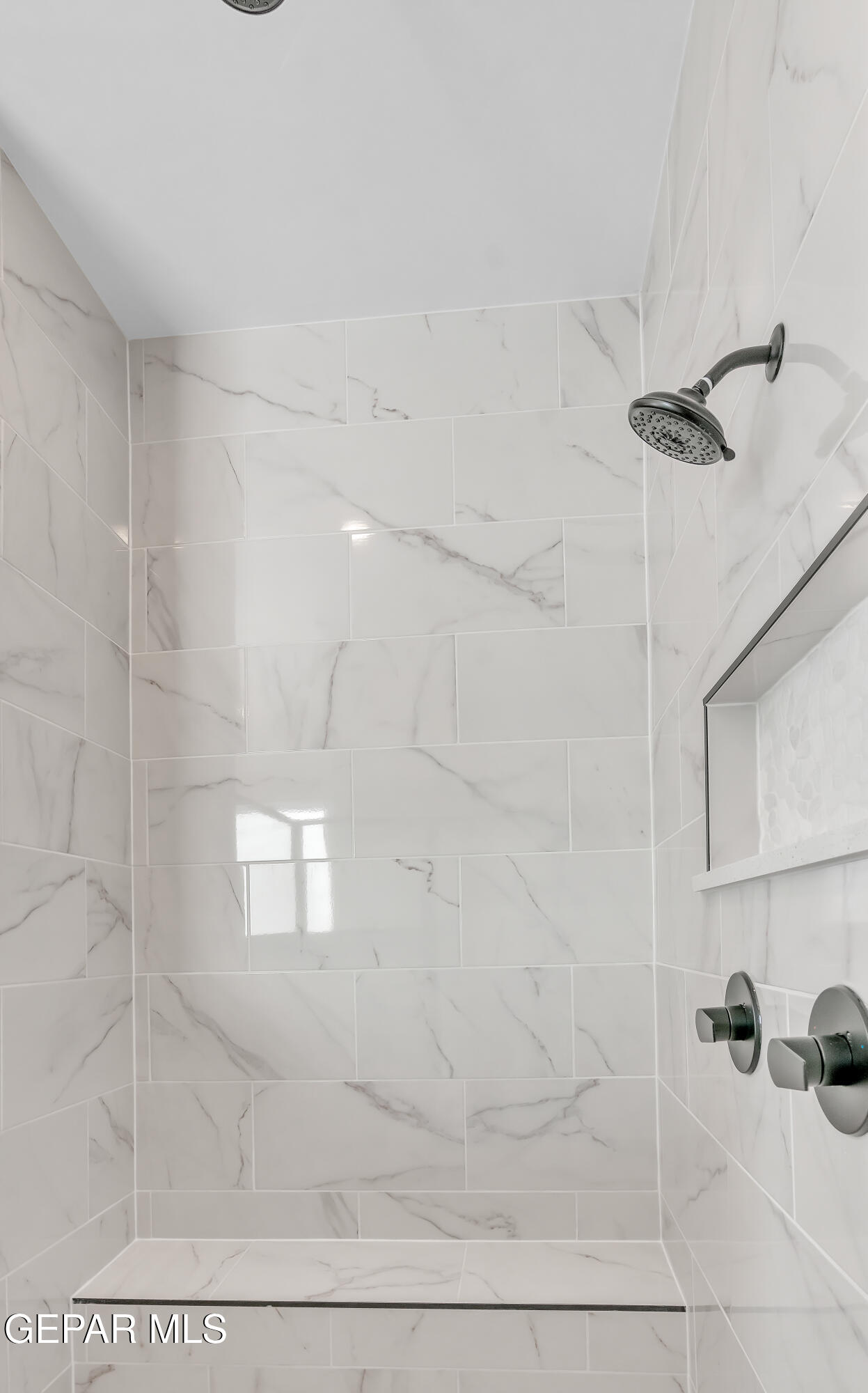 1849 War Path El Paso, TX 79911 - Photo 17 of 18 a bathroom with a shower