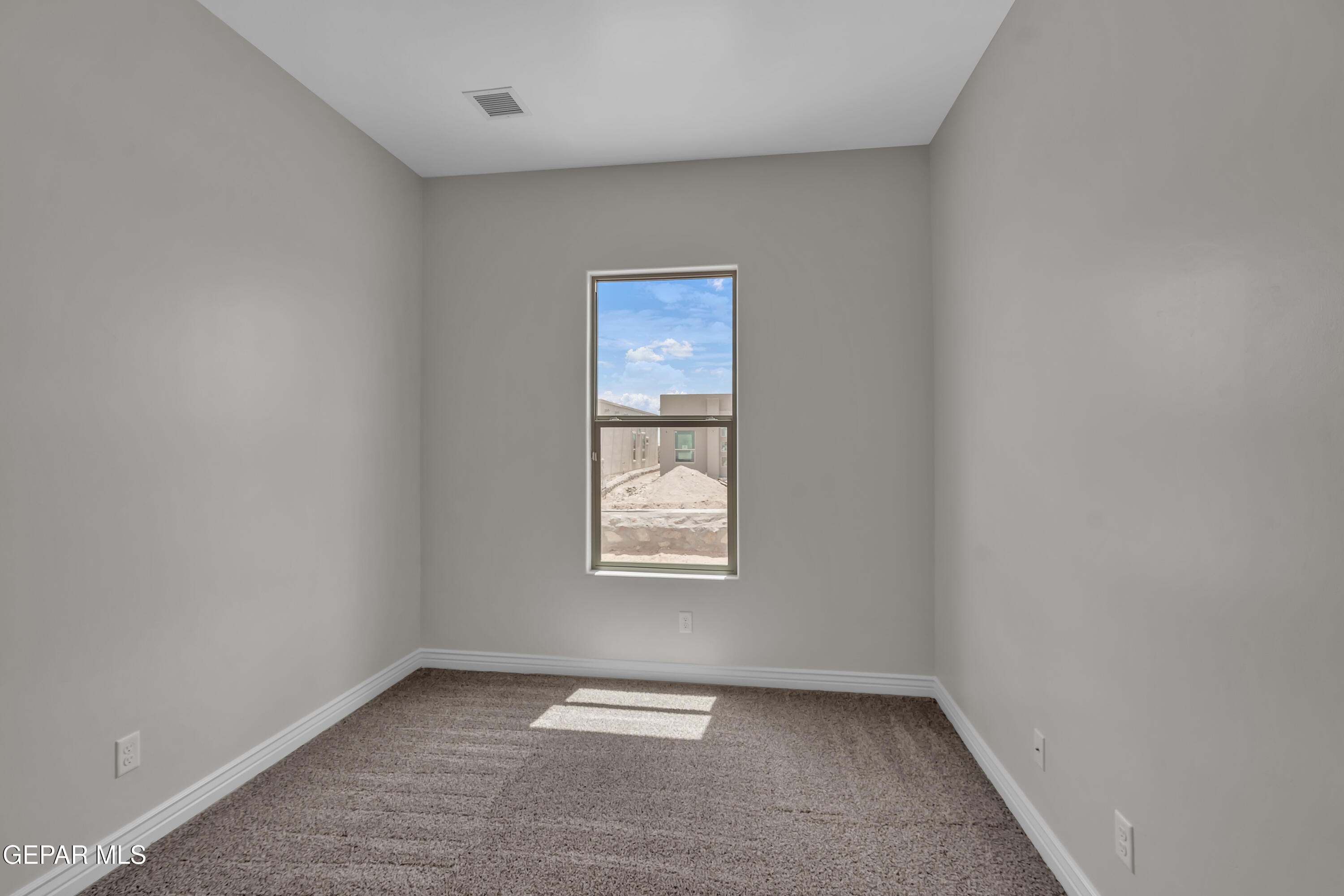 1849 War Path El Paso, TX 79911 - Photo 6 of 18 an empty room with windows