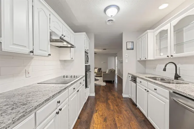 $2,600 | 8009 Northbrook Drive, Benbrook, TX 76116