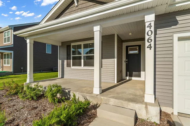 a view of house with garden