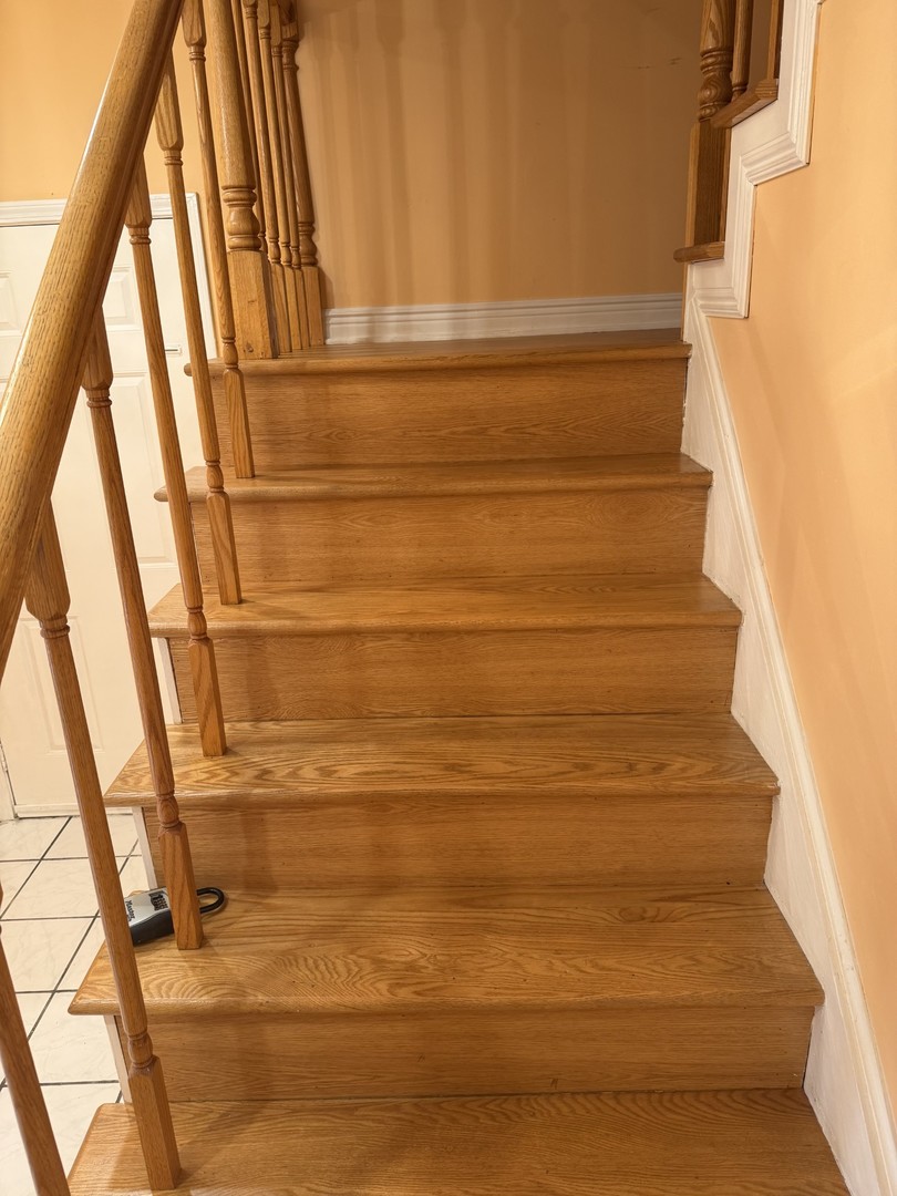 606 Bridgeport Place Wheeling, IL 60090 - Photo 10 of 25 a view of entryway