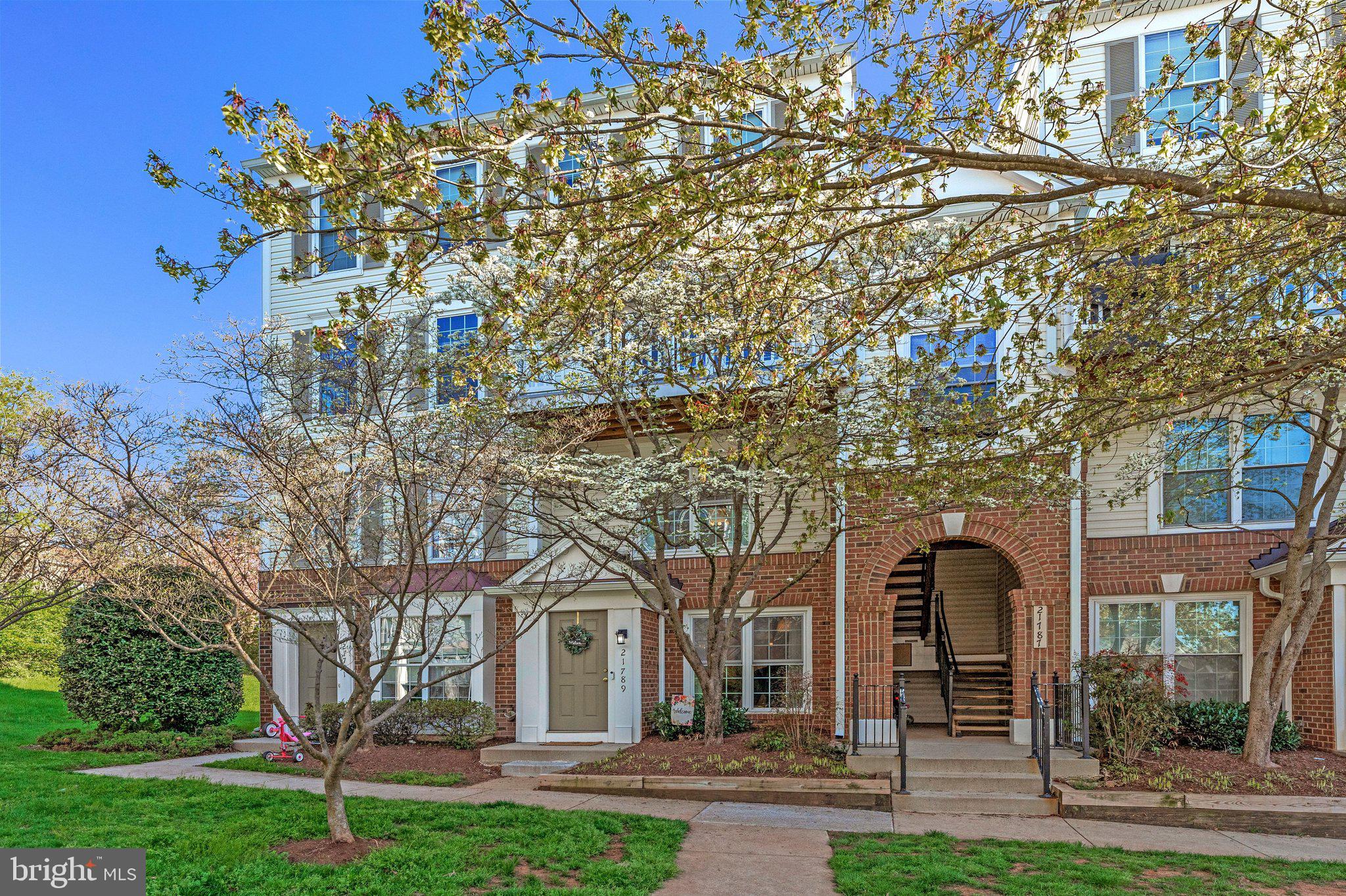 21789 Baldwin Square, Unit 21789 Sterling, VA 20164 - Photo 28 of 33 front view of a brick building next to a yard