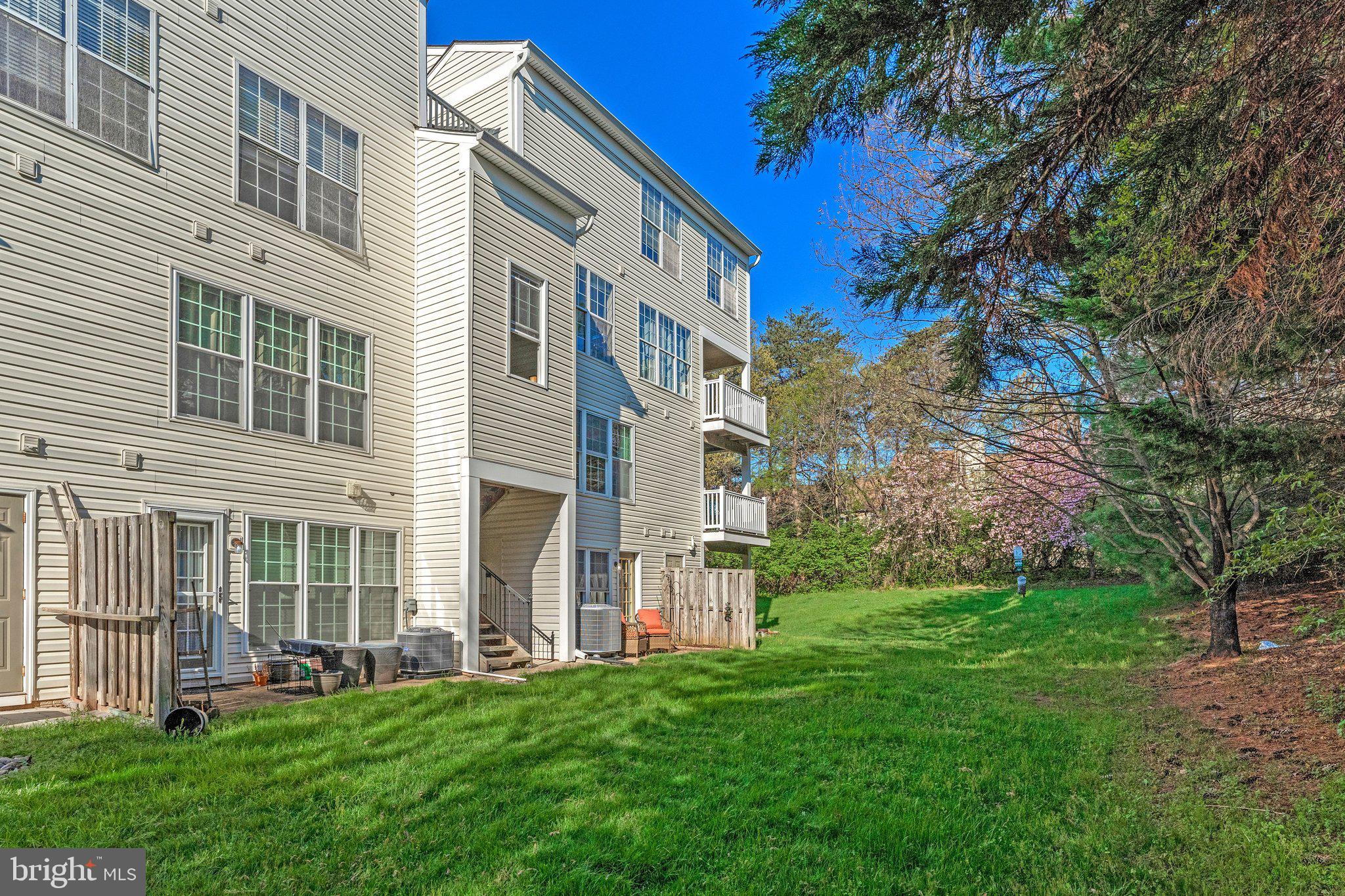 21789 Baldwin Square, Unit 21789 Sterling, VA 20164 - Photo 33 of 33 front view of a house with a yard