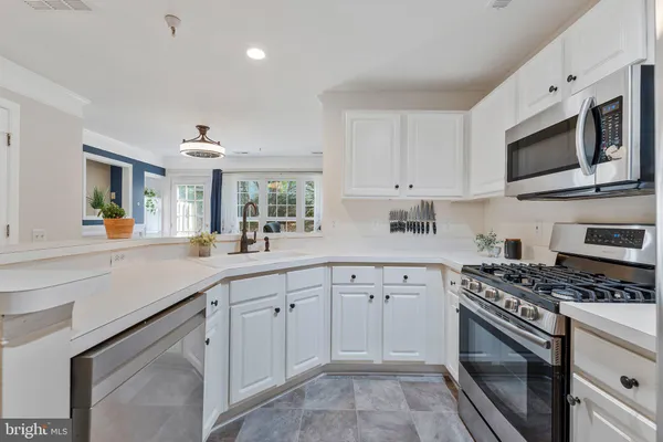 $420,000 | 21789 Baldwin Square, Unit 21789, Sterling, VA 20164