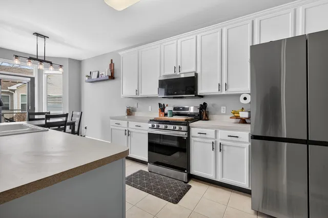 $289,000 | 1596 Ludington Circle, Romeoville, IL 60446