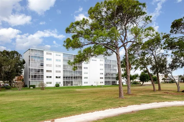 $189,900 | 4240 Ironwood Circle, Unit 601AA, Bradenton, FL 34209