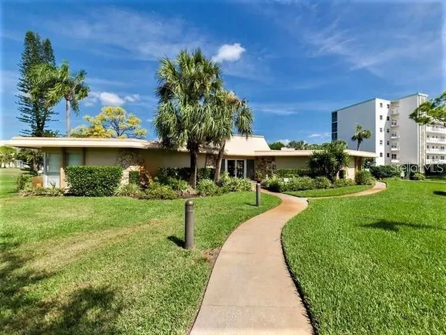$189,900 | 4240 Ironwood Circle, Unit 601AA, Bradenton, FL 34209