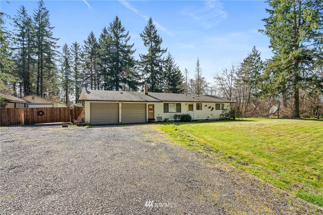 187 Limmer Road Winlock, WA 98596 - Photo 1 of 17 a front view of house with a garden