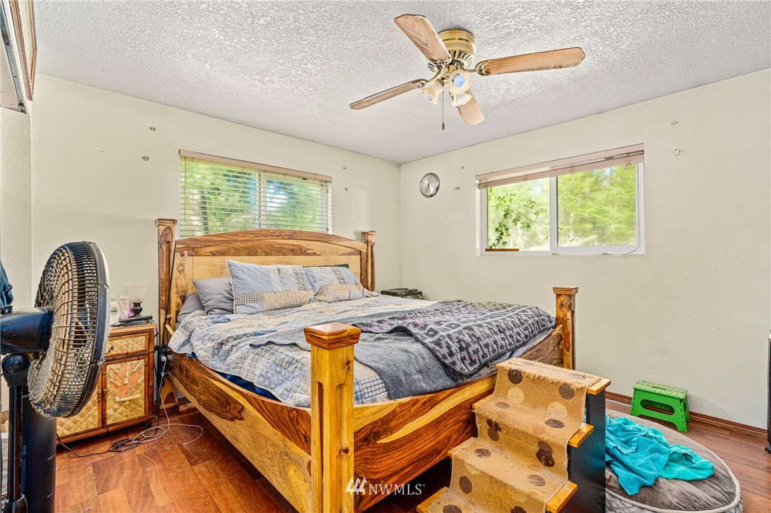 187 Limmer Road Winlock, WA 98596 - Photo 8 of 17 a bed room with a bed and a chandelier