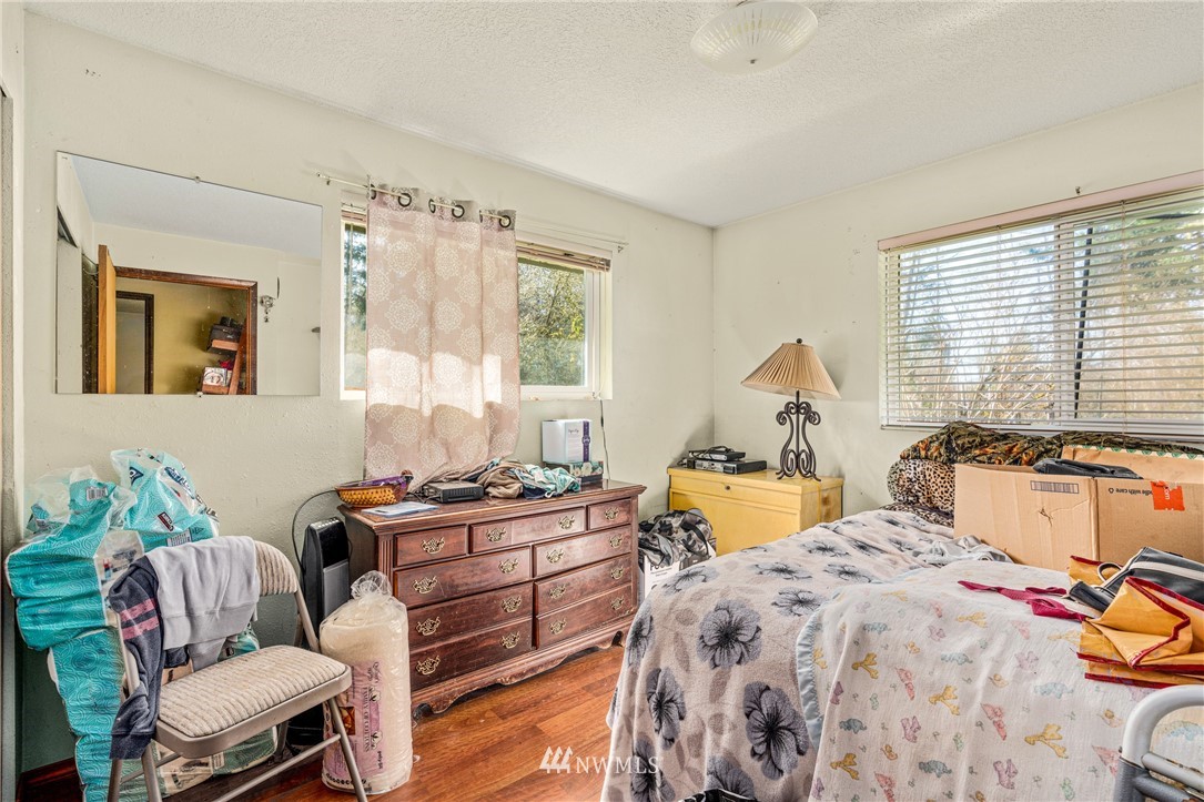 187 Limmer Road Winlock, WA 98596 - Photo 10 of 17 a bedroom with a bed and wooden floor