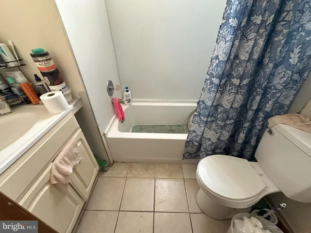 a bathroom with a toilet and a bathtub