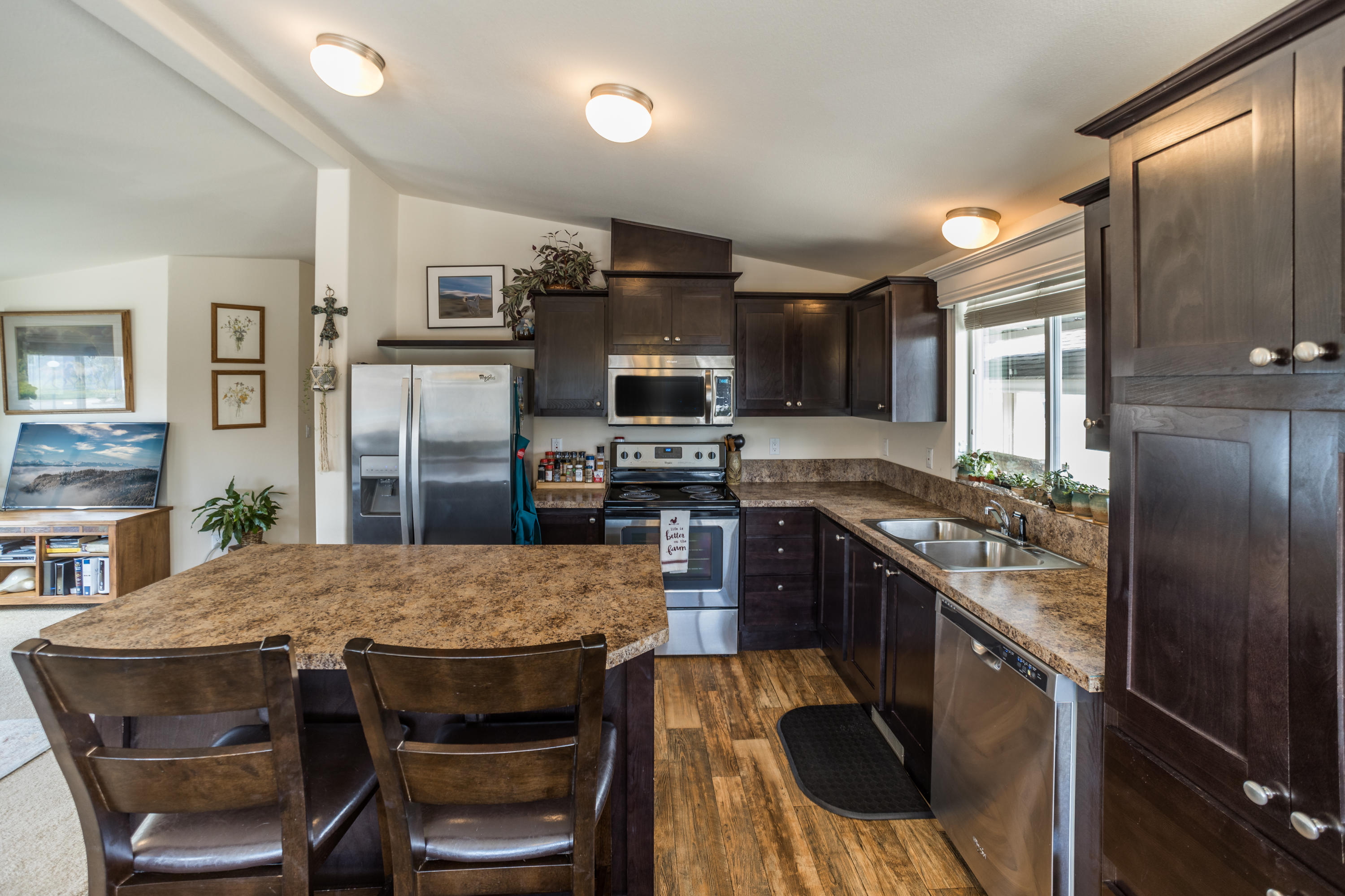857 Carol Rae Medford, OR 97501 - Photo 8 of 27 079A3860-HDR-Edit